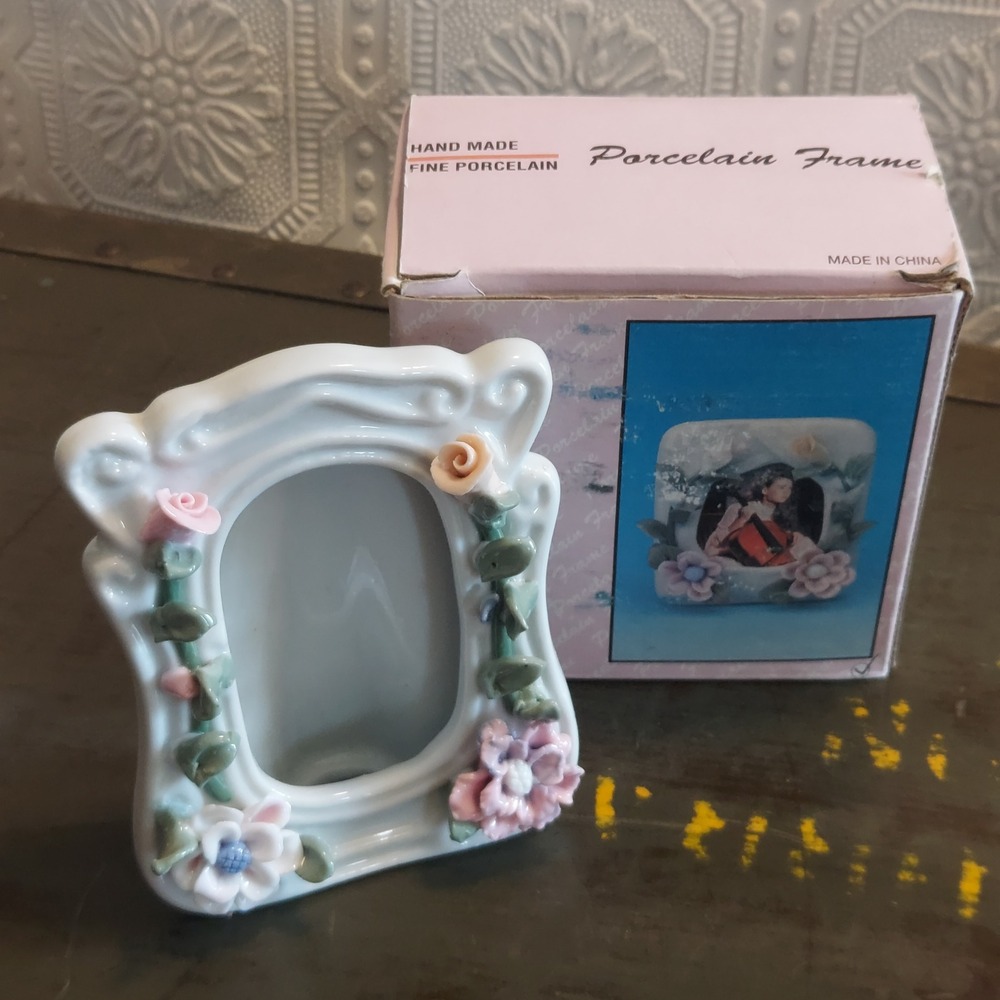Vintage Style Handmade Fine Porcelain Mini Floral Picture Frame 3x2 Photo Boxed